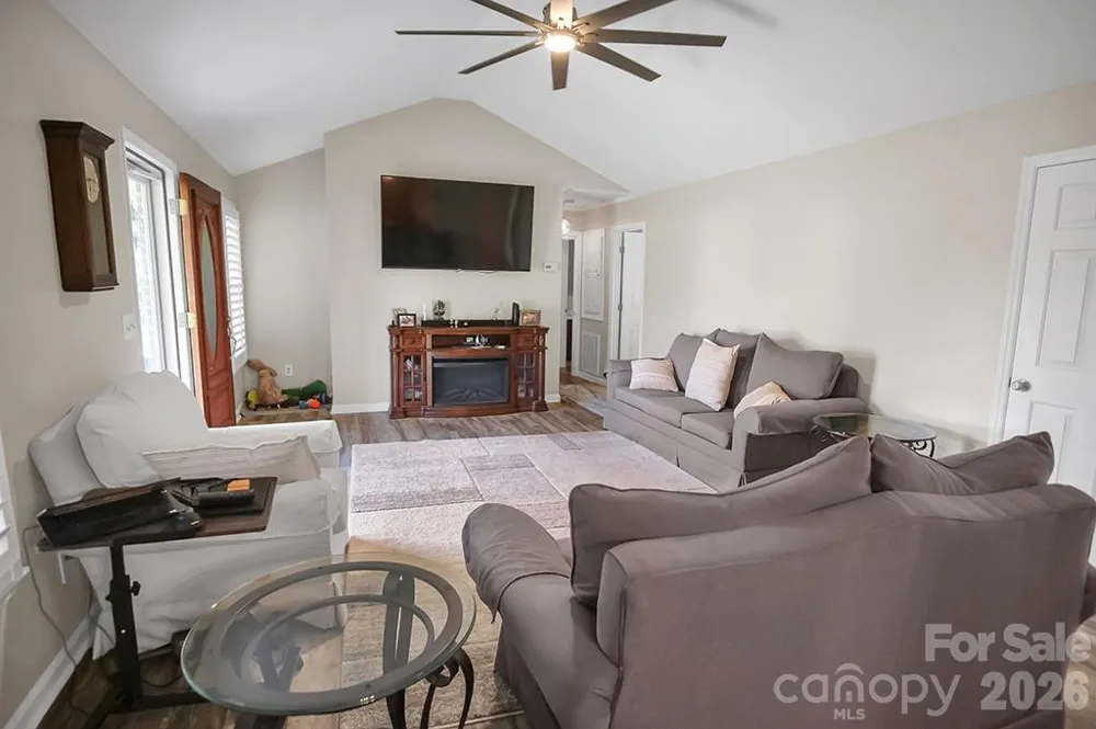 1950 BROWNSTONE COURT Gastonia, NC 28054