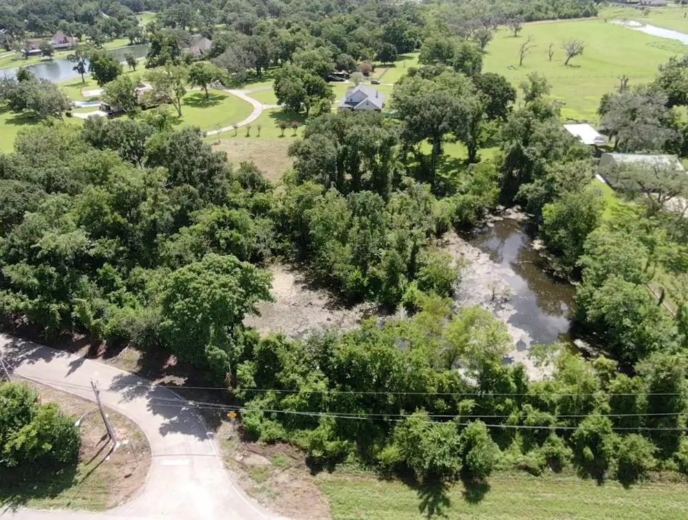 130 Sally Lake Court Angleton, TX 77515