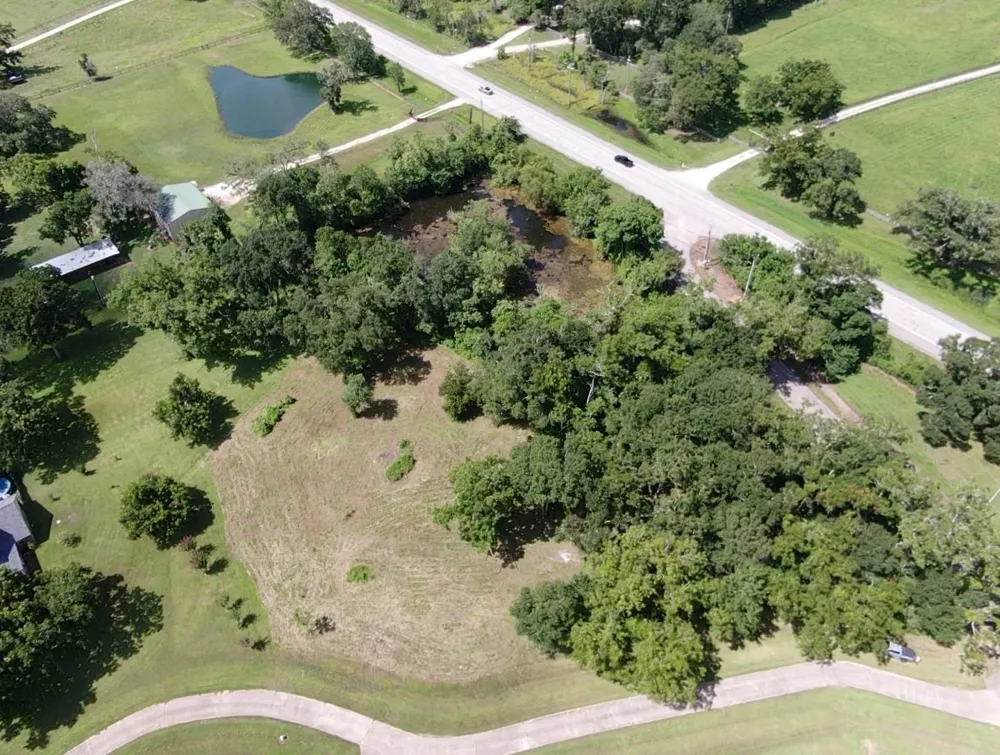 130 Sally Lake Court Angleton, TX 77515