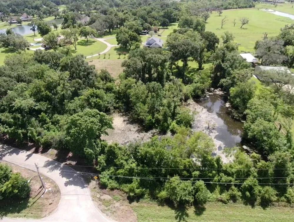 130 Sally Lake Court Angleton, TX 77515