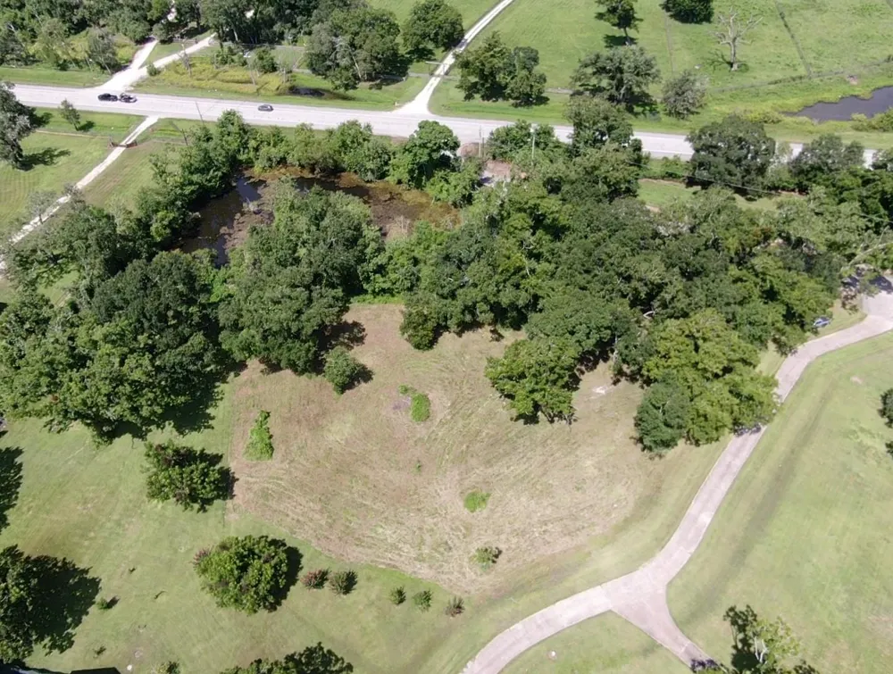 130 Sally Lake Court Angleton, TX 77515