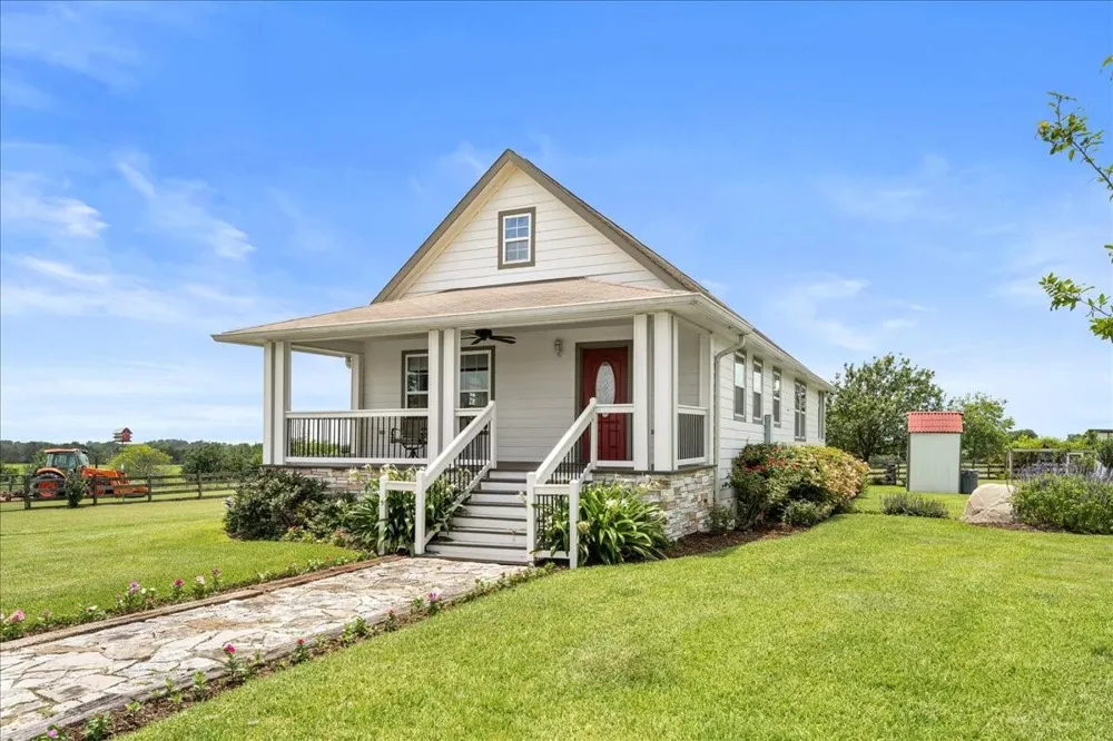8233 Quebe Road Brenham, TX 77833