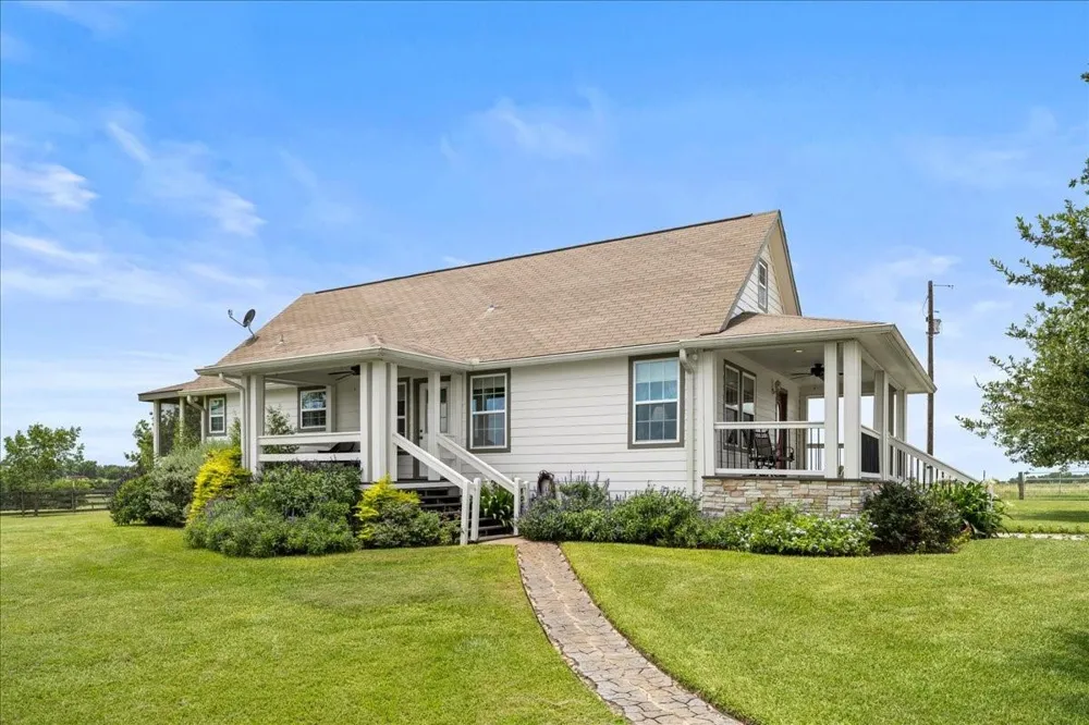 8233 Quebe Road Brenham, TX 77833