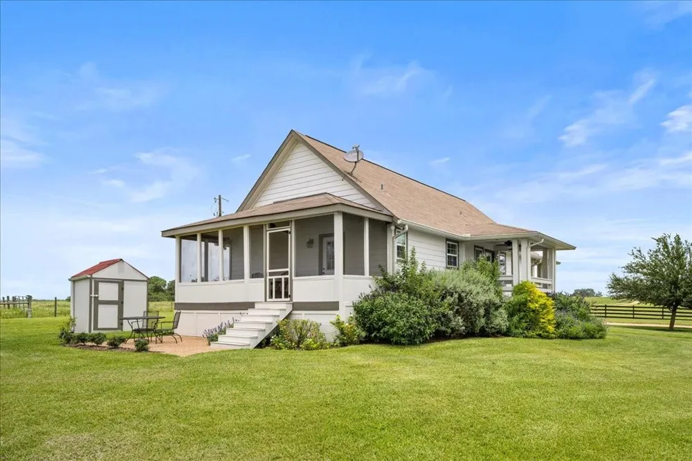 8233 Quebe Road Brenham, TX 77833