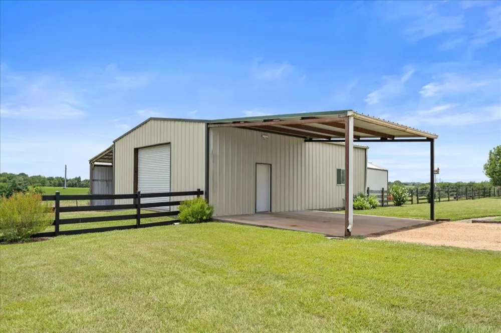 8233 Quebe Road Brenham, TX 77833