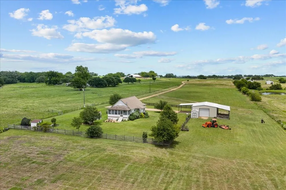 8233 Quebe Road Brenham, TX 77833