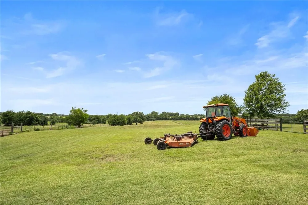 8233 Quebe Road Brenham, TX 77833