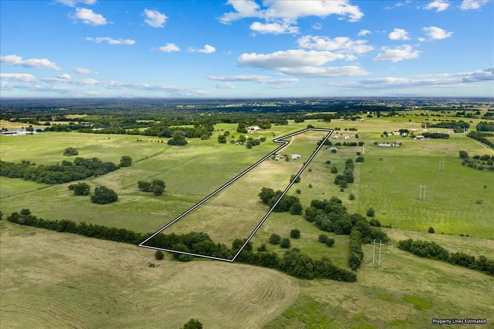 8233 Quebe Road Brenham, TX 77833