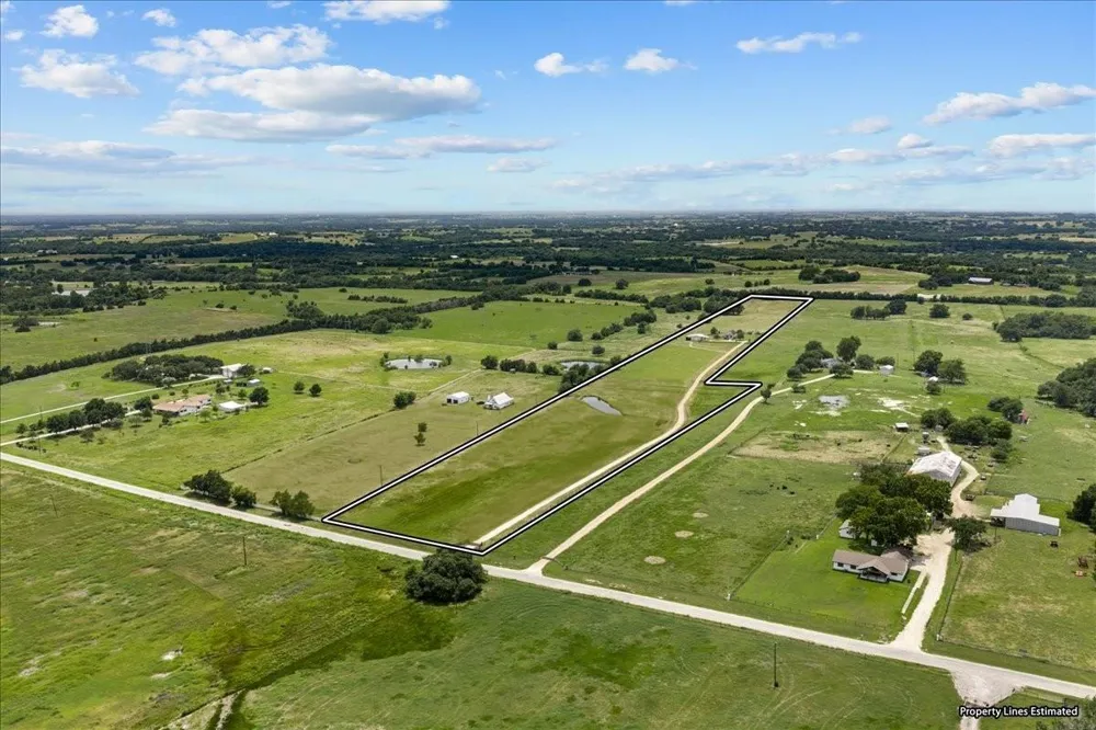 8233 Quebe Road Brenham, TX 77833