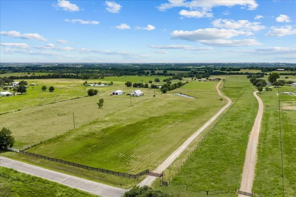 8233 Quebe Road Brenham, TX 77833