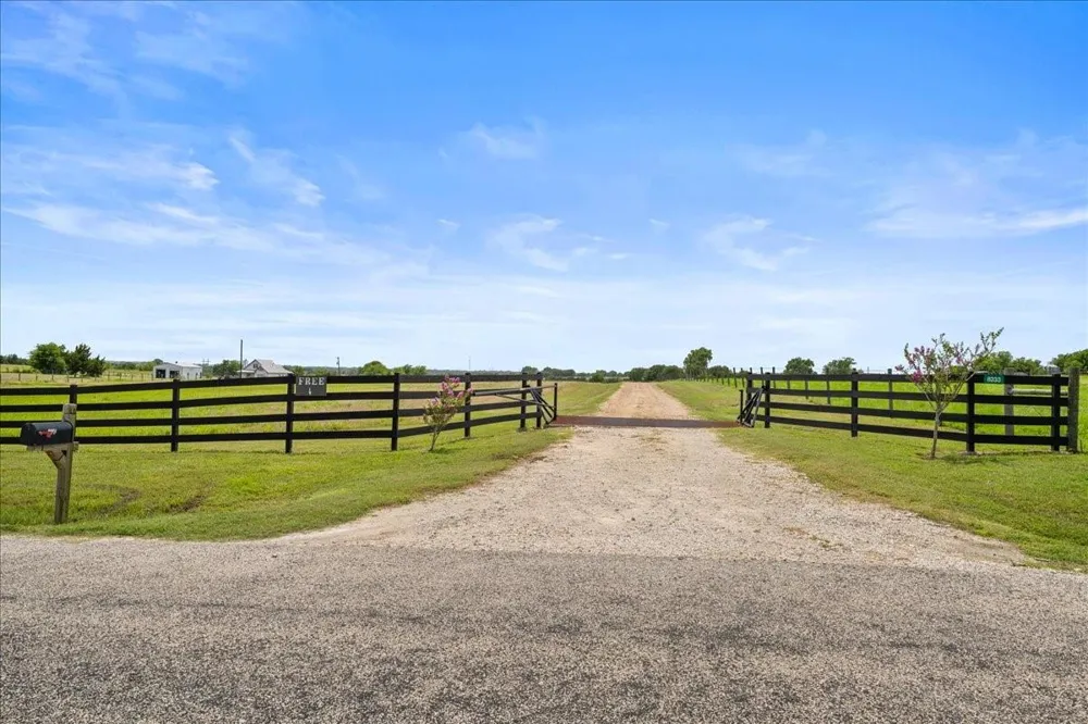 8233 Quebe Road Brenham, TX 77833