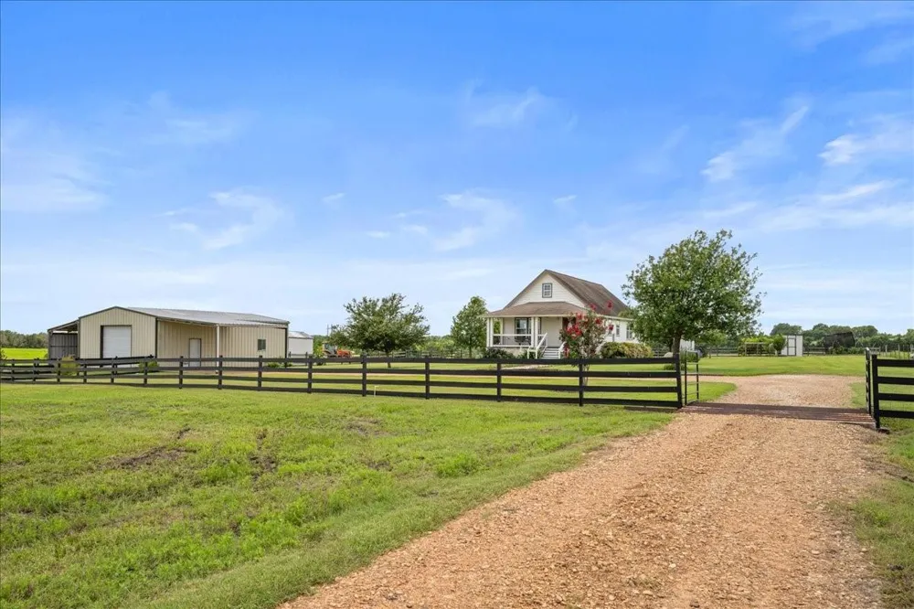 8233 Quebe Road Brenham, TX 77833