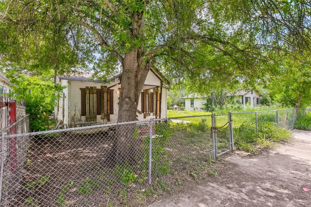 904 S San Joaquin Avenue San Antonio, TX 78237