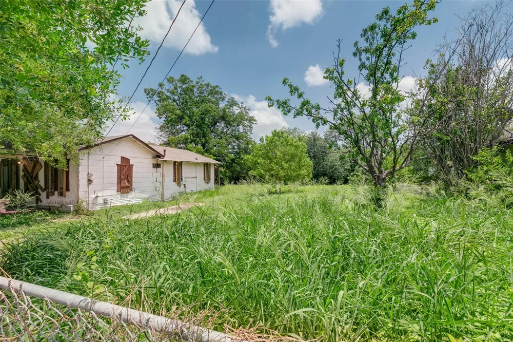 904 S San Joaquin Avenue San Antonio, TX 78237