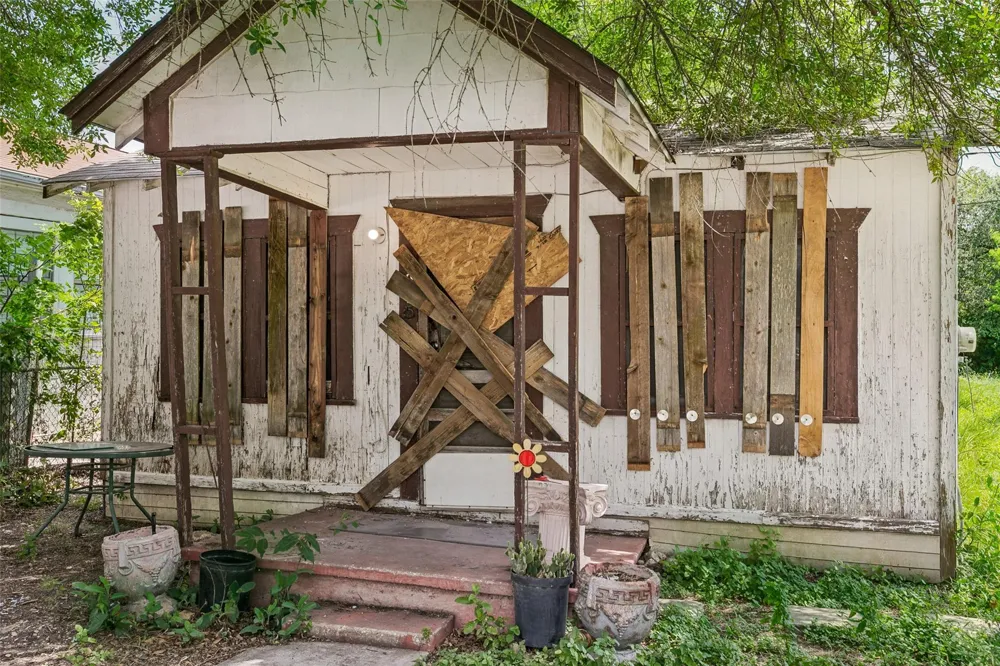 904 S San Joaquin Avenue San Antonio, TX 78237