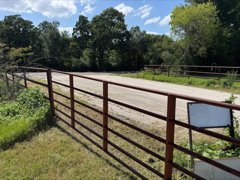 1 Fm 3060 Midway, TX 75852