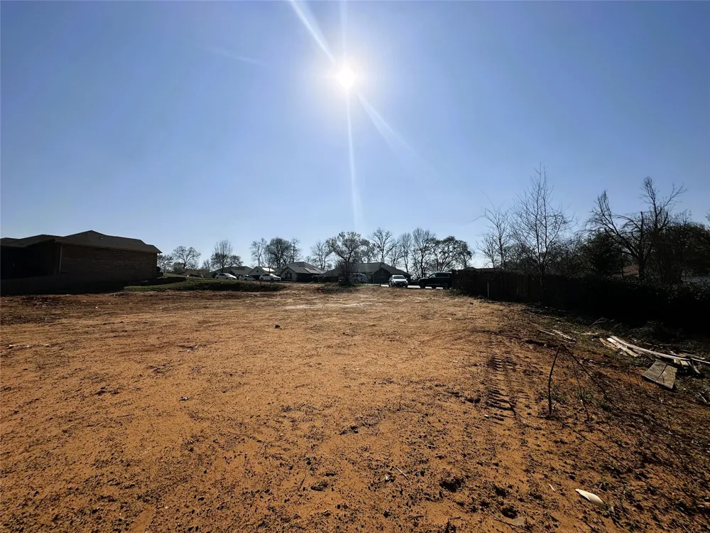 110 Elmwood Ct Palestine, TX 75801