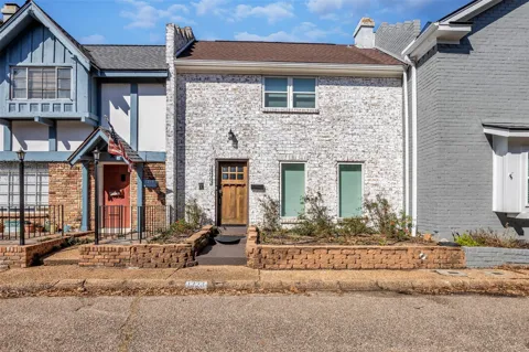 1223 Saxony Lane