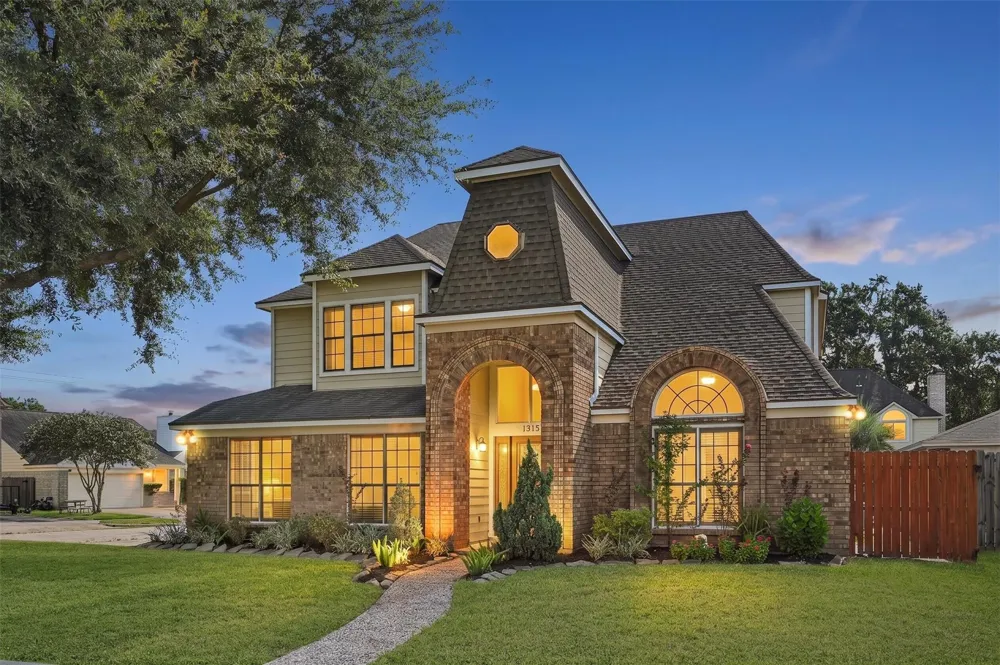 1913 Dublin Drive Deer Park, TX 77536