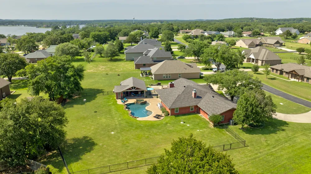 112 Sequoya Drive Lake Kiowa, TX 76240