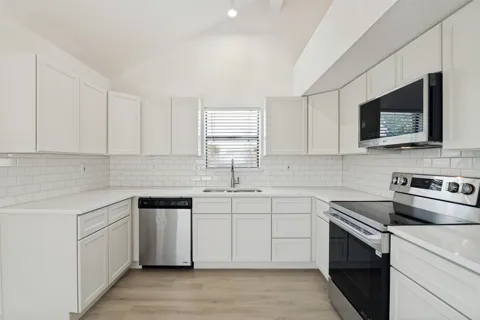 4605 Horizon Drive