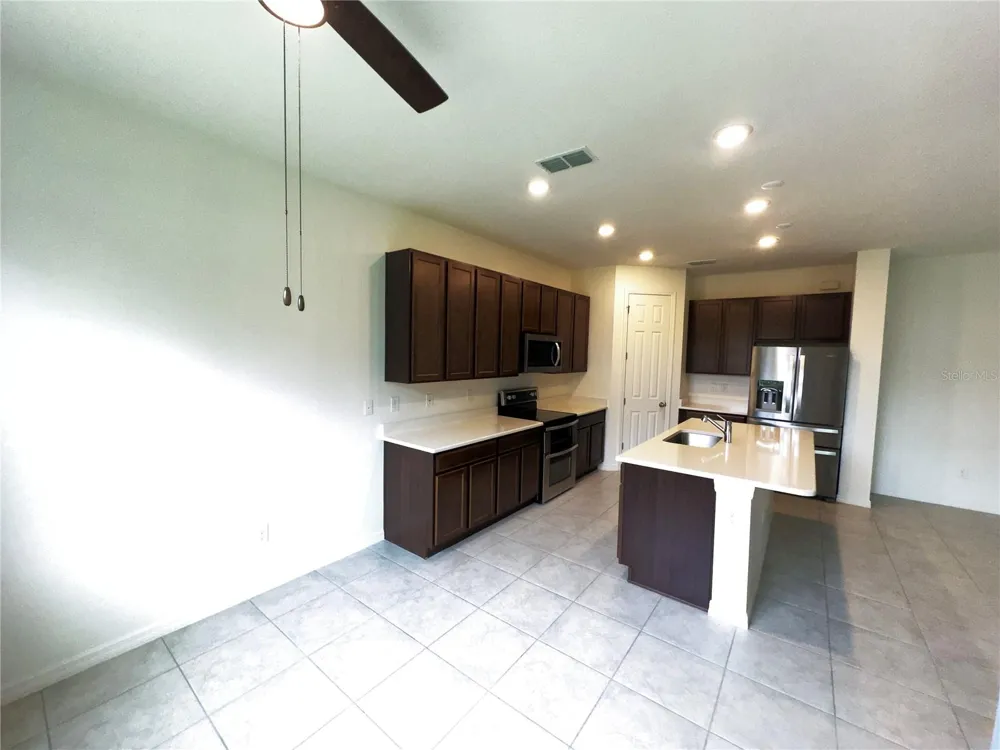 3551 74TH AVENUE CIRCLE E Sarasota, FL 34243