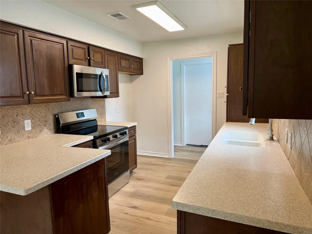 1100 Heron Drive Seabrook, TX 77586