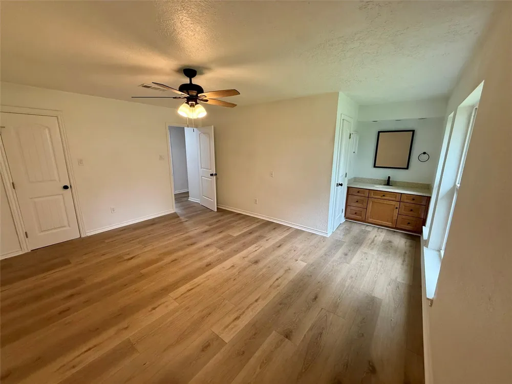 1100 Heron Drive Seabrook, TX 77586