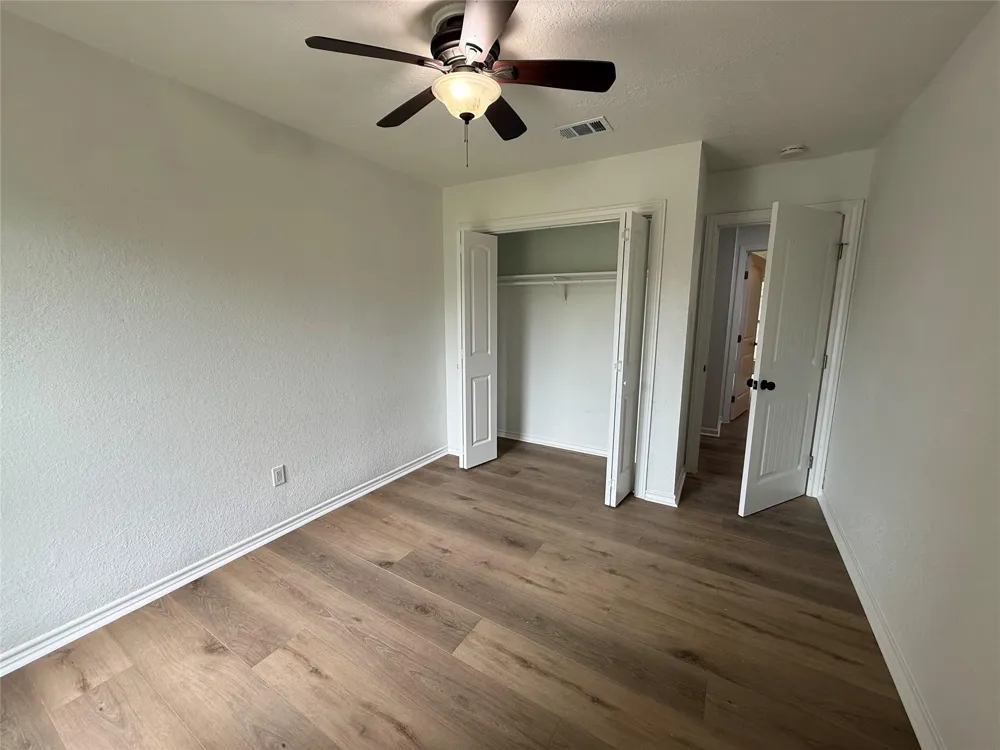 1100 Heron Drive Seabrook, TX 77586