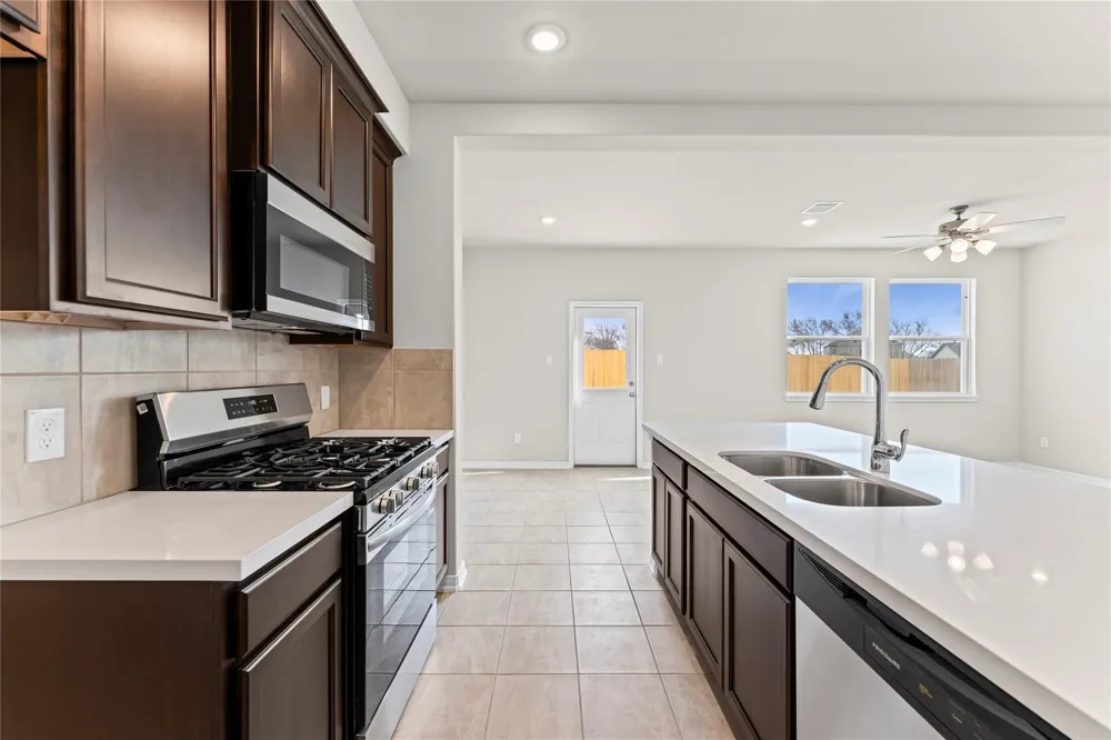 1376 Mixander Way La Porte, TX 77571