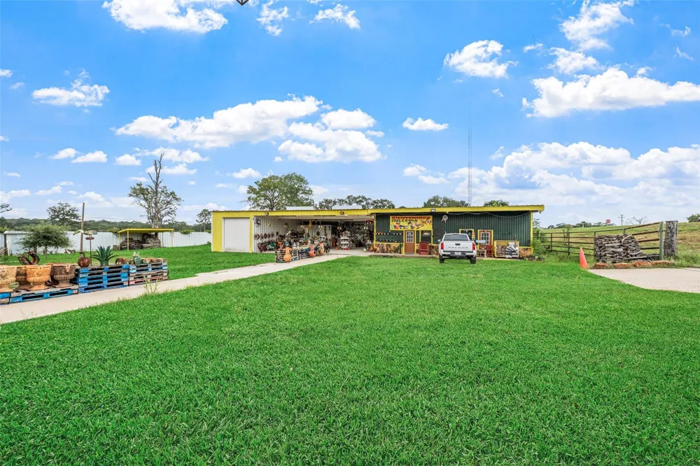 26962 Hwy 6 Hempstead, TX 77445