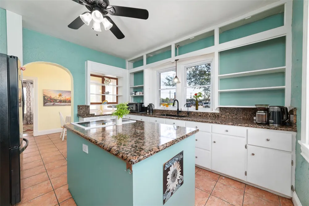 401 E Main Street Weimar, TX 78962