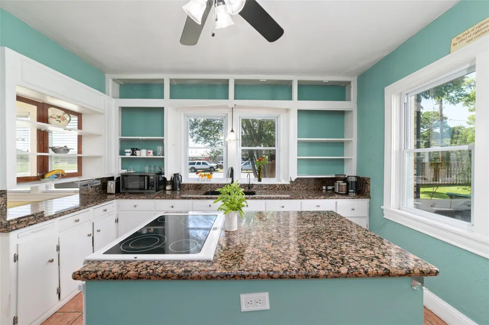 401 E Main Street Weimar, TX 78962