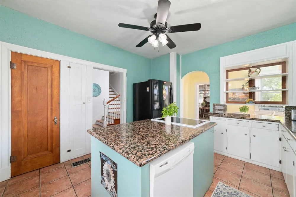 401 E Main Street Weimar, TX 78962