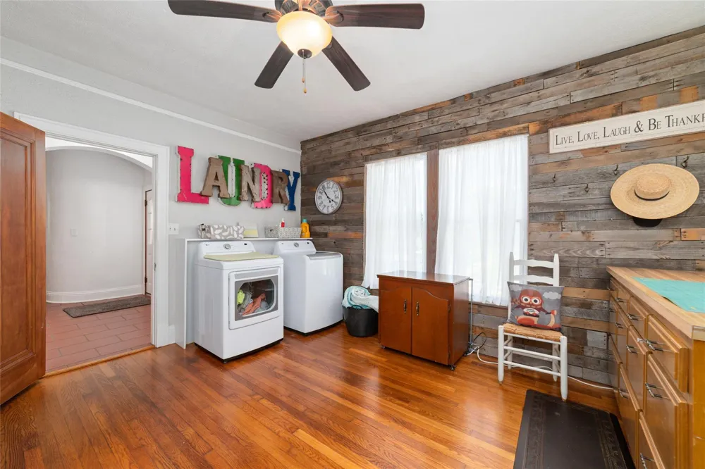 401 E Main Street Weimar, TX 78962