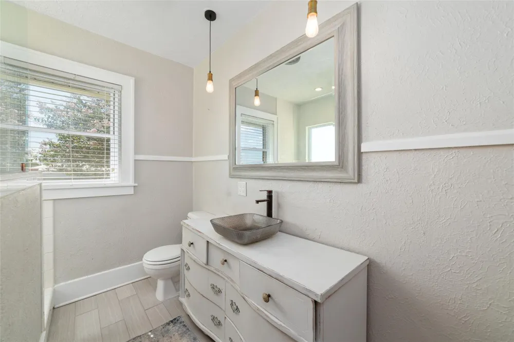 401 E Main Street Weimar, TX 78962