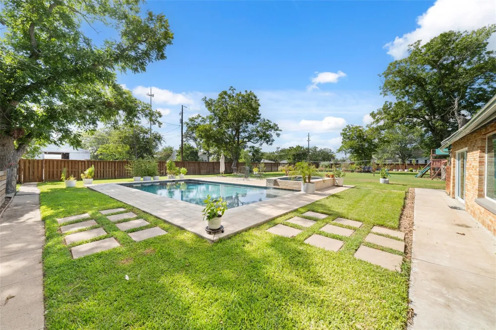 401 E Main Street Weimar, TX 78962