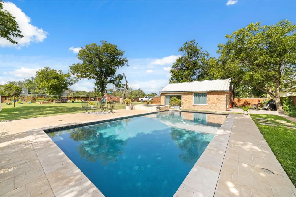 401 E Main Street Weimar, TX 78962
