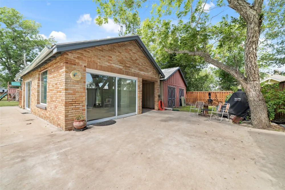 401 E Main Street Weimar, TX 78962