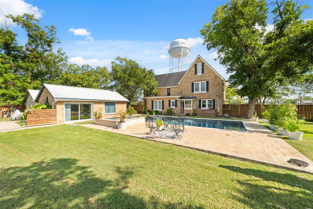 401 E Main Street Weimar, TX 78962