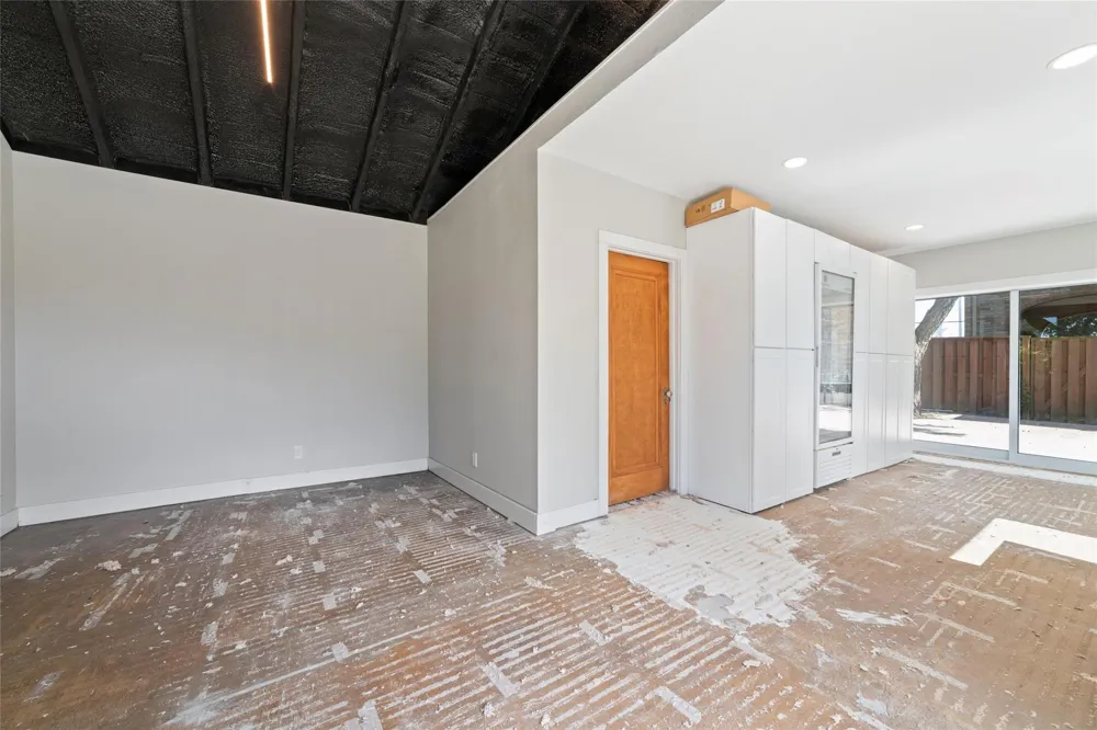 401 E Main Street Weimar, TX 78962