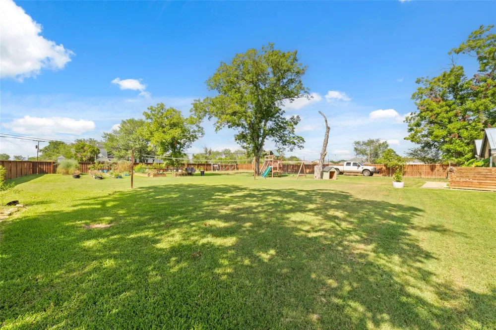 401 E Main Street Weimar, TX 78962