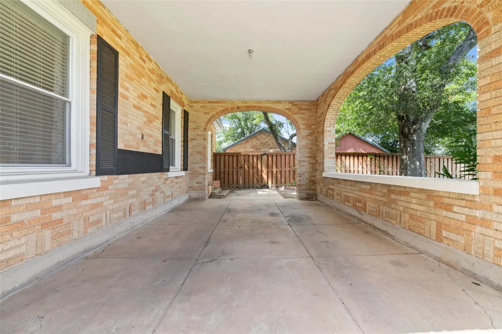 401 E Main Street Weimar, TX 78962