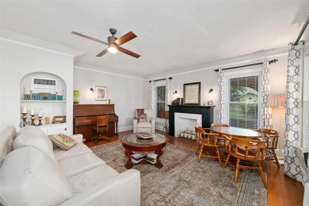 401 E Main Street Weimar, TX 78962