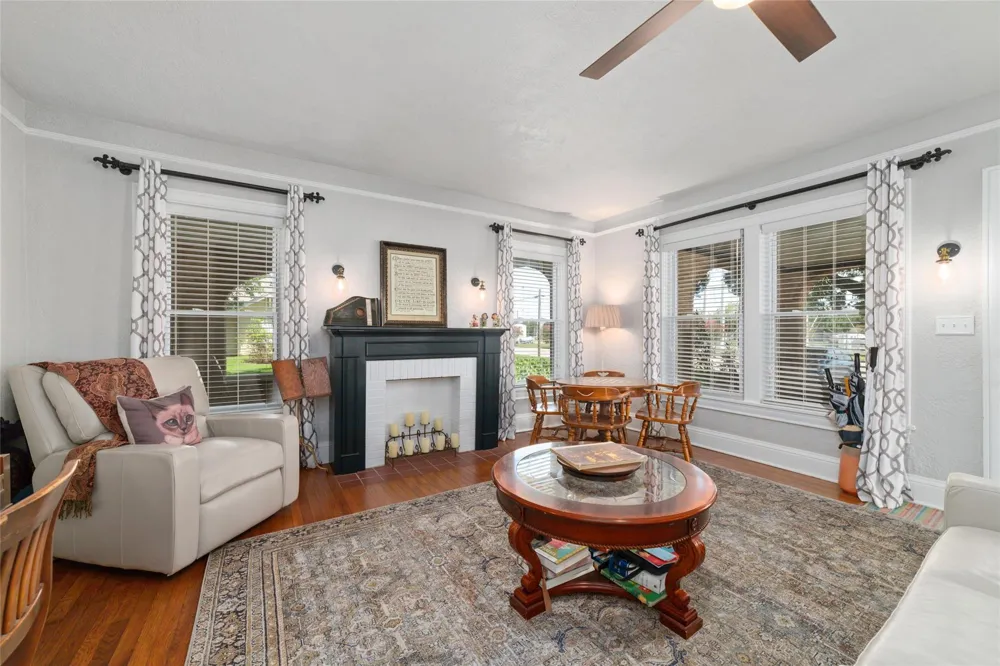 401 E Main Street Weimar, TX 78962