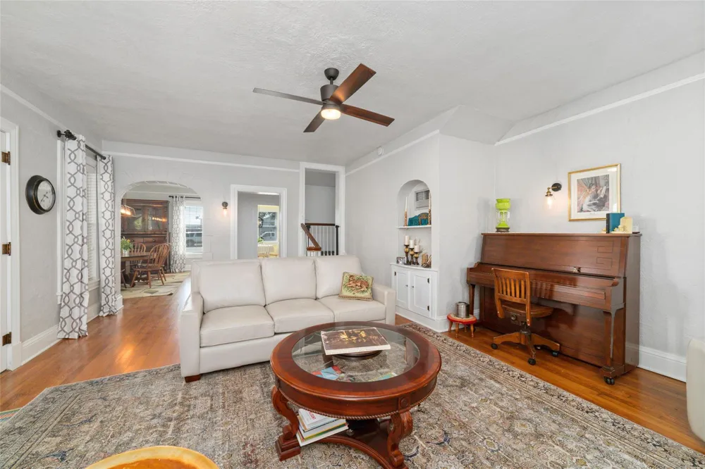 401 E Main Street Weimar, TX 78962