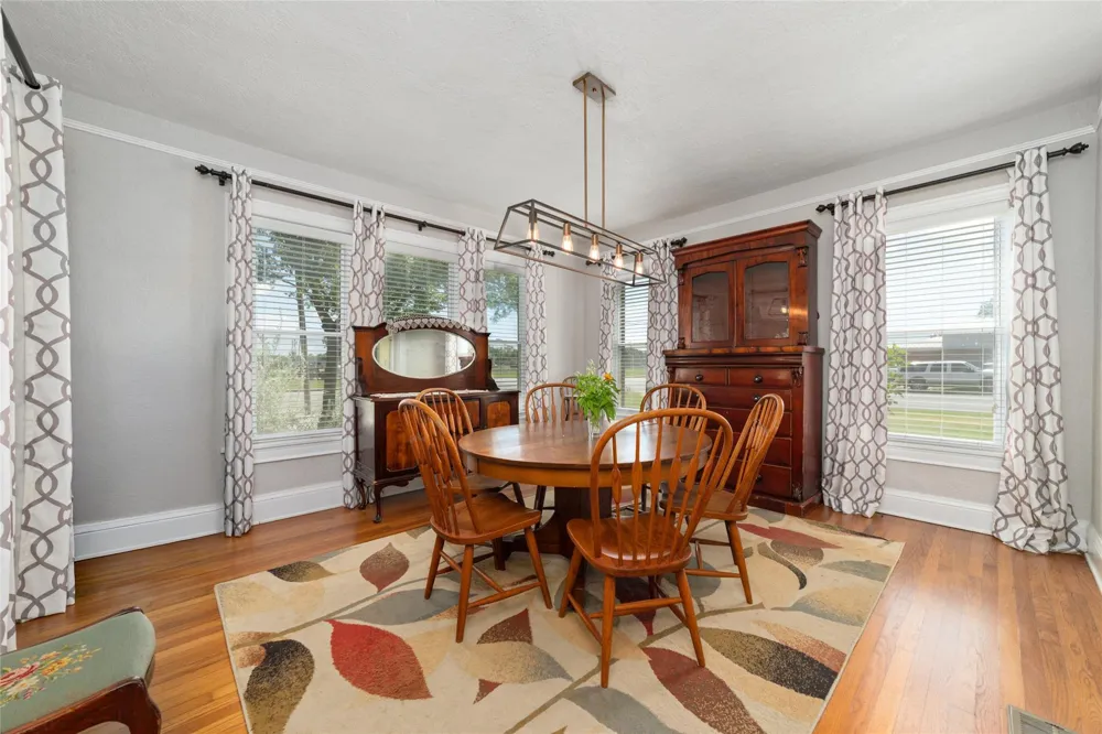 401 E Main Street Weimar, TX 78962