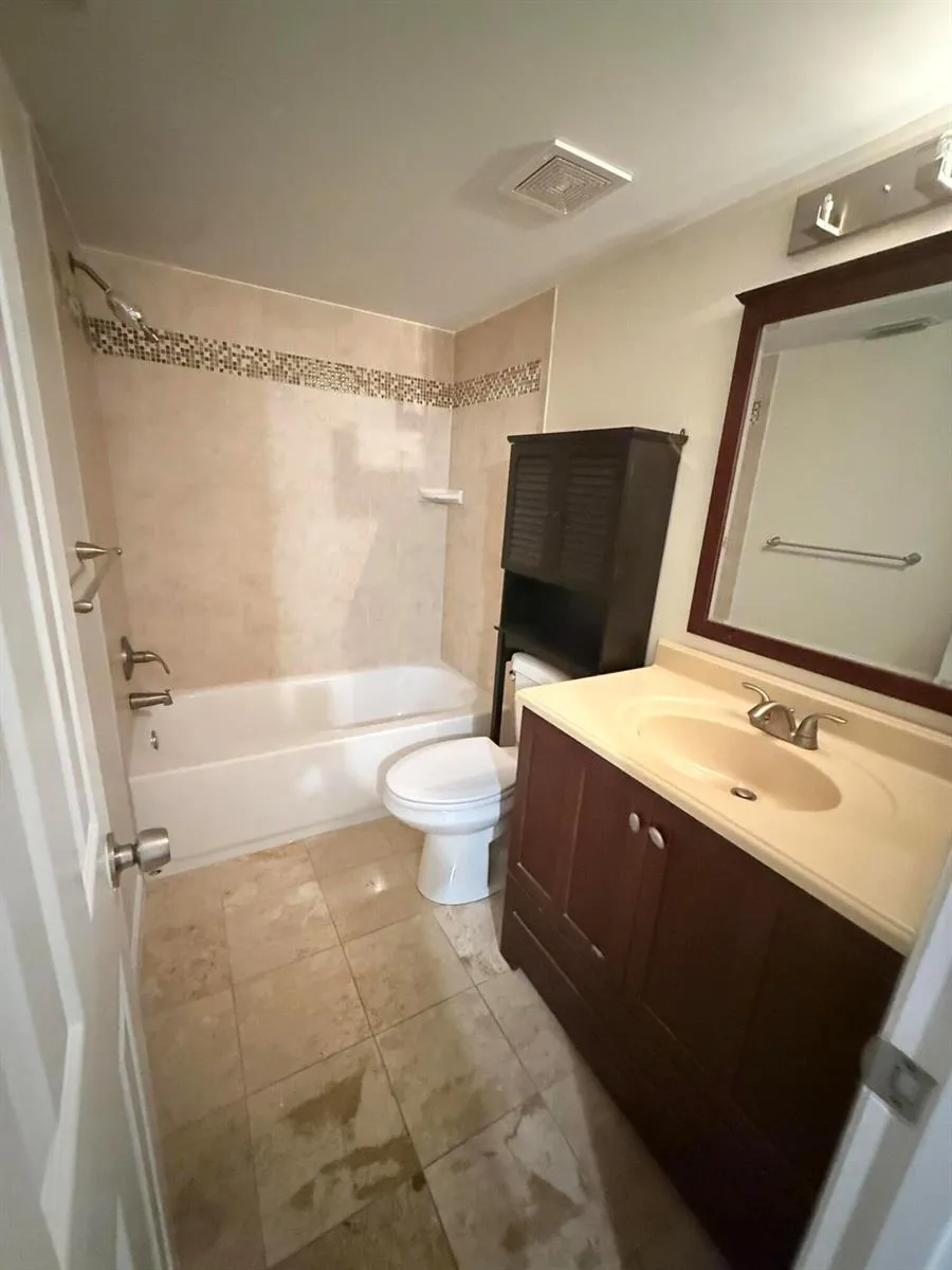 2050 Oleander Boulevard #6-202 Fort Pierce, FL 34950
