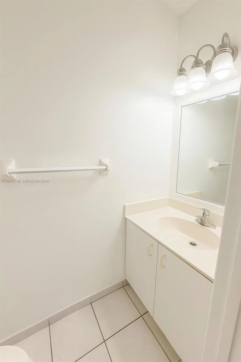 8170 NW 10th St #2 Miami, FL 33126