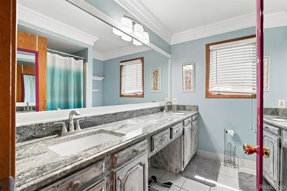52844 Karon Drive Macomb Township, MI 48042